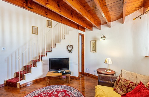 Kirkcudbright Cottage | Cider Tower - a cottage that sleeps 2 guests in 1 bedroom