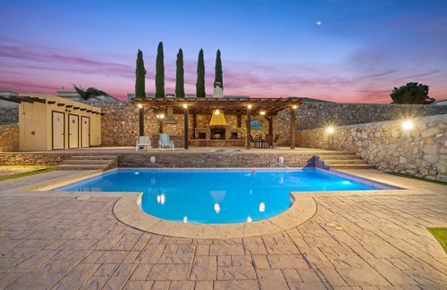 El Paso House | Cimarron Oasis. Heated Pool and Movie Theater