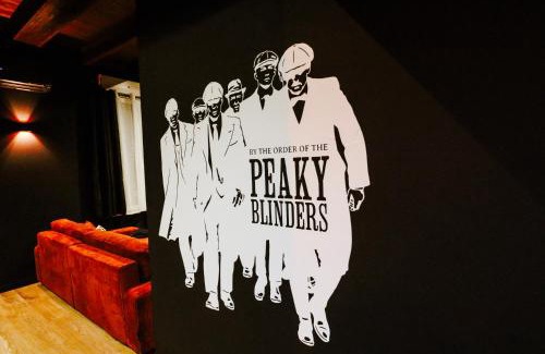 La Force Apartment | Cinéma privé - Movie Night Loft