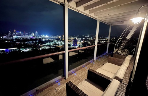 Covington Condo | Cincinnati/Covington Best River View
