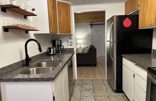 River West Cottage | Cinder Cone - Salt Hot Tub, Gas Fireplace, 100+ Mbps Wifi, Bikes, Very Walkable!