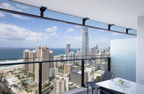 Surfers Paradise Apartment | Circle on Cavill Ocean View
