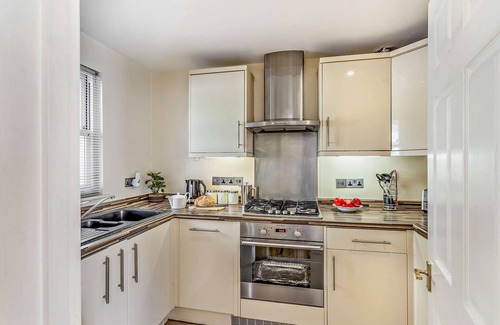 Upper Town House | Circus Mews - Sleeps 3, has its own parking bay.
