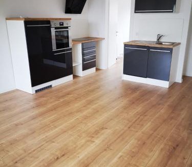 Goeppingen Apartment | City Apartment Göppingen - Neu Renoviert & Voll Ausgestattet, Moderne Wohnung mit Küche & Balkon