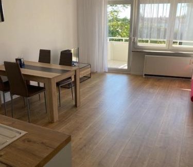 Goeppingen Apartment | City Apartment Göppingen - Neu Renoviert & Voll Ausgestattet, Moderne Wohnung mit Küche & Balkon