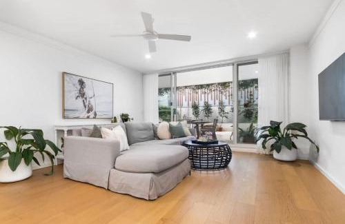 Newcastle Apartment | City Escape - Newcastle CBD - Spacious Apartment with a Beautiful Courtyard