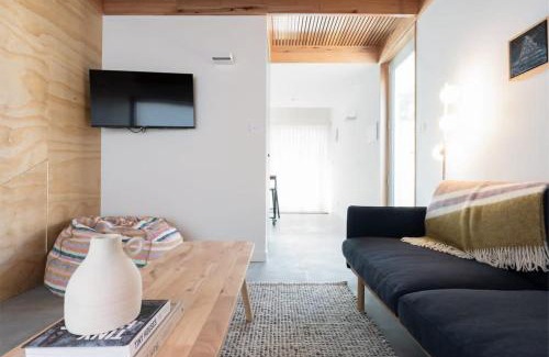 South Launceston House | City Lights & Tiny Delights: Near CBD =& Parking