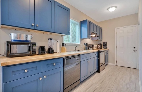 Washington Park House | City Living w/Southern Comfort -2 Mins to Mercedes Benz/GWCC/HBCU and Downtown
