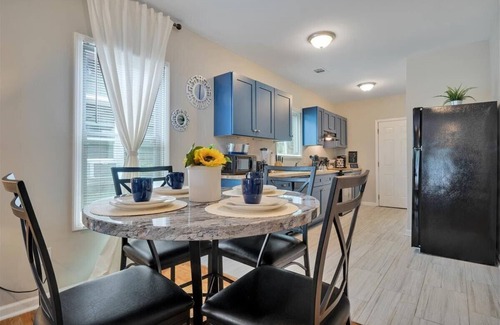 Washington Park House | City Living w/Southern Comfort -2 Mins to Mercedes Benz/GWCC/HBCU and Downtown