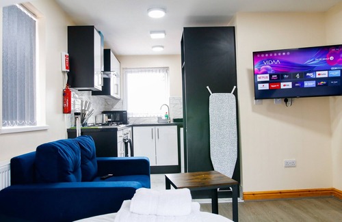 Edgbaston Apartment | City Road Birmingham Studio from Oofy - Studio 7