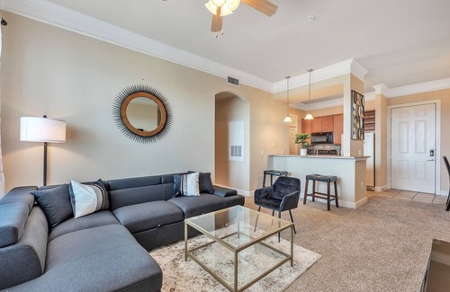 Washington Ave./ Memorial Park Condo | City View & Poolview Apartment With Full Kitchen 2 Bedroom Apts by Redawning