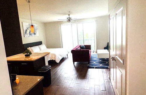 Acipco-Finley Apartment | City View Studio Pool Gym Walk to UAB