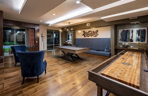 Central Business District Apartment | City views Luxury Downtown Houston Unit - 5 min walk to Toyota Center