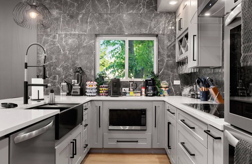 Downtown San Antonio House | City Views Rooftop Karaoke, Pool, Hot Tub, Games