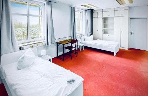 Burbach Apartment | CityChalet Business Apartments - Workers welcome! - Free Parking - Fast WIFI - Smart TV - WM