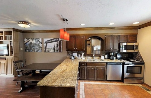 Red River House | CJ Townhouse 2 - On the River - Across from the Fishing Ponds - Free WiFi - Cabl