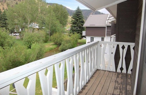 Red River House | CJ Townhouse 2 - On the River - Across from the Fishing Ponds - Free WiFi - Cabl