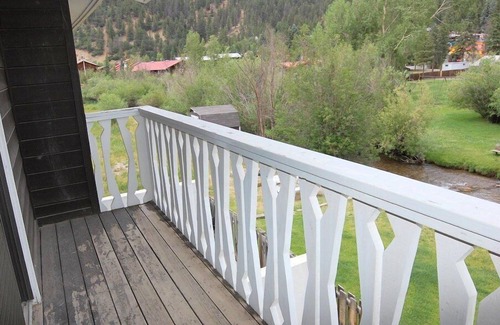 Red River House | CJ Townhouse 2 - On the River - Across from the Fishing Ponds - Free WiFi - Cabl