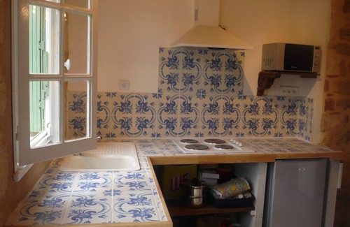 Bergerac House | Claires' house terrace: couze saint front ,flowers, sun, quiet ,pets welcome
