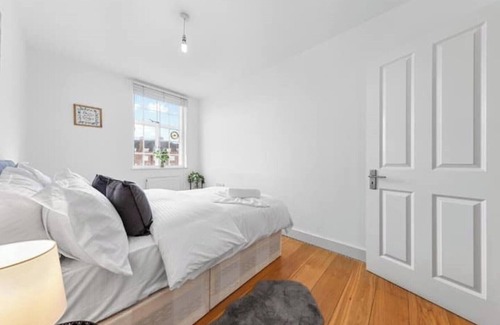 Stockwell Apartment | Clapham’s Hidden Gem, 2BR and 2BA Apartment