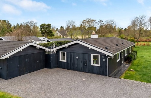Hou House | "Clarabelle" - 700m from the sea by Interhome