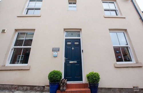 West Cliff Cottage | Clarence Cottage 2 Bedroom Cottage in Whitby