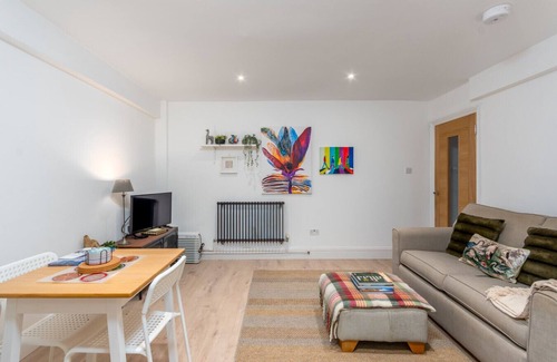 Leamington Spa Apartment | Clarendon Place - Stunning 1BD in Leamington Spa