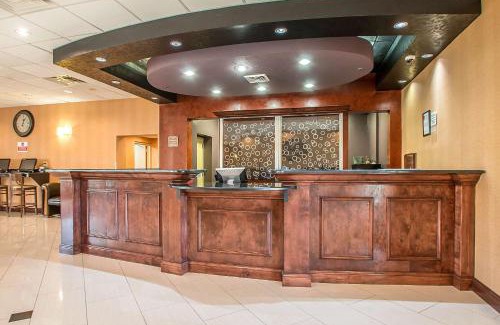 Elmhurst Hotel | Clarion Inn Elmhurst - Oak Brook near I-88, I-290, I-294