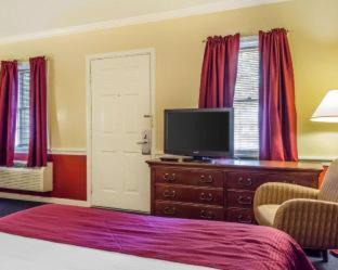 Strasburg Hotel | Clarion Inn Strasburg - Lancaster