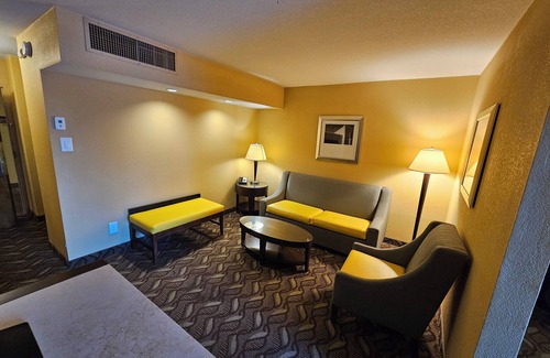 Roswell Hotel | Clarion Inn & Suites Roswell