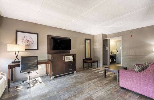 Greensboro Hotel | Clarion Pointe Greensboro Airport