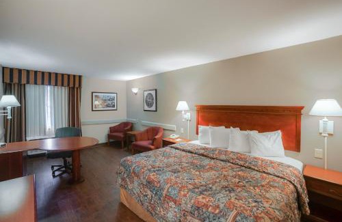 Marshall Hotel | Clarion Pointe Marshall