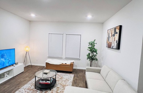 Manor House | Classic Austin Crib