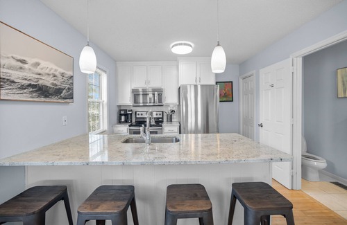 Wrightsville Beach Condo | Classic Beach Cottage on Oceanside of Wrightsville Beach -Lower Level