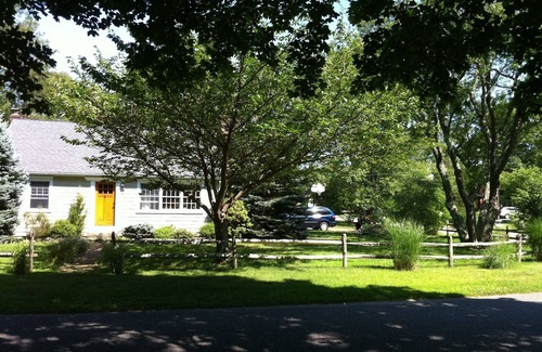 North Haven House | Classic Beach Cape Minutes from Local Beaches and Sag Harbor Village