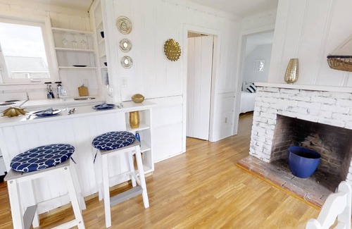 Barnstable County Cottage | Classic Cape Cod Cottage with ocean views & beach!