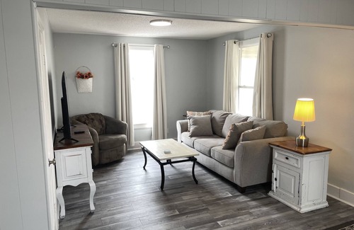 Sterling House | Classic Charm with Modern Conveniences - ENTIRE HOUSE n30 Day minimum required