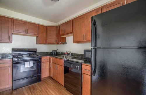 Downtown West Apartment | Classic DT 2BR with City View by Zencity