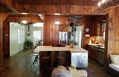Lakemont House | Classic Lakehouse on a Lovely Mountain stream with Lake Rabun access & 4 Bedroom