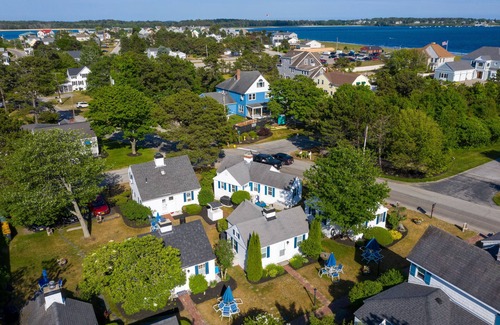 Pine Point Cottage | Classic Maine Beach Cottage! Steps to Pine Point Beach!