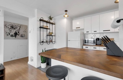 Milton Park Apartment | Classic Montreal Atelier