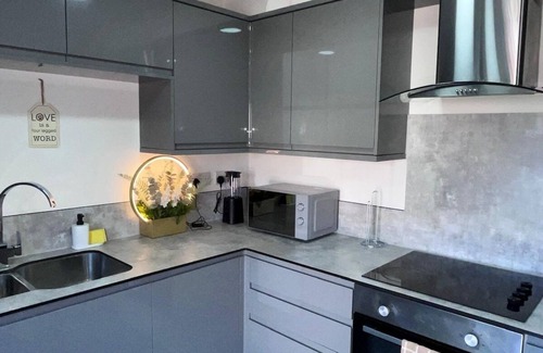 Smethwick Apartment | Classic Nest-Sleeps 6-Free Parking-High Speed WiFi