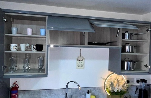 Smethwick Apartment | Classic Nest-Sleeps 6-Free Parking-High Speed WiFi