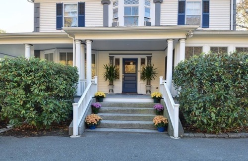 Rockport House | Classic New England: Big Family Home; Spas|Garden|FirePit; walk to beach, shops.