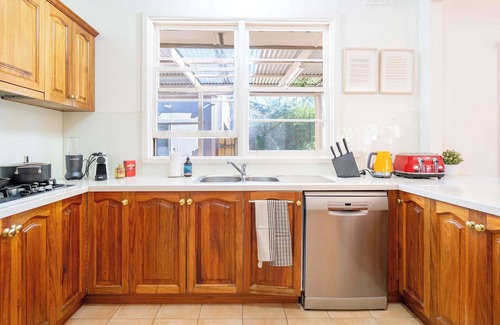 Bentleigh House | Classic Patterson Charm with Modern Comfort