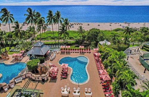 Miami Beach Apartment | Classic Resort Amenities Condo Steps from the Beach with Gym & Pool 1208
