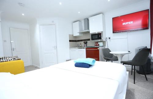 Thamesmead East Apartment | Classic Studio Lytham Up London