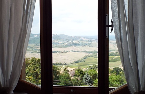 Montepulciano Apartment | Classic Stunning 3 Bedroom Apartment in Montepulciano with Air Conditioning,