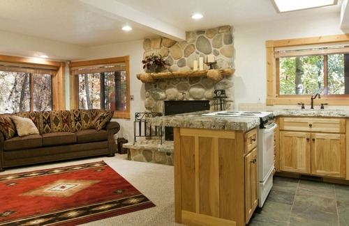 Sundance House | Classic 'Sundance Escape Lodge' Mountain Getaway, Amazing Great Room, Game Room