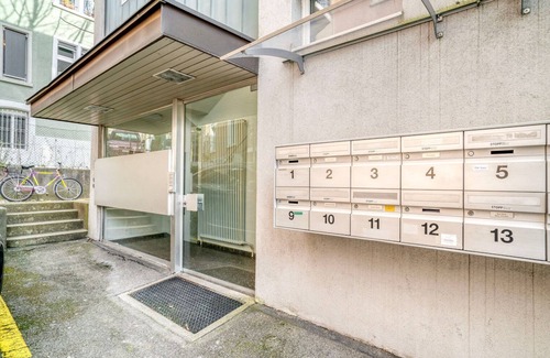 District 6 Apartment | Classic Unterstrass Studio, near University & Supermarket, by Blueground